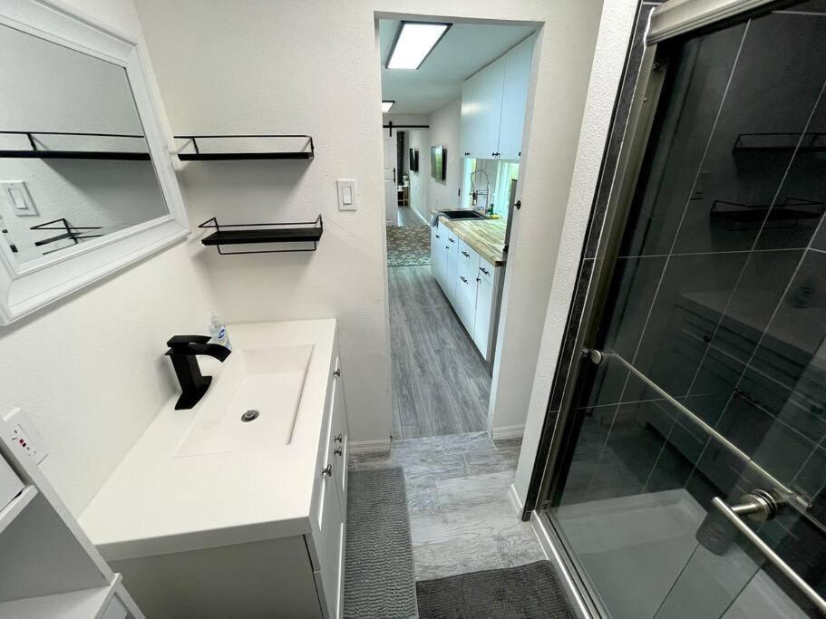 1Bed 1Bath Container Home Centrally Located Cypress Gardens Exteriör bild